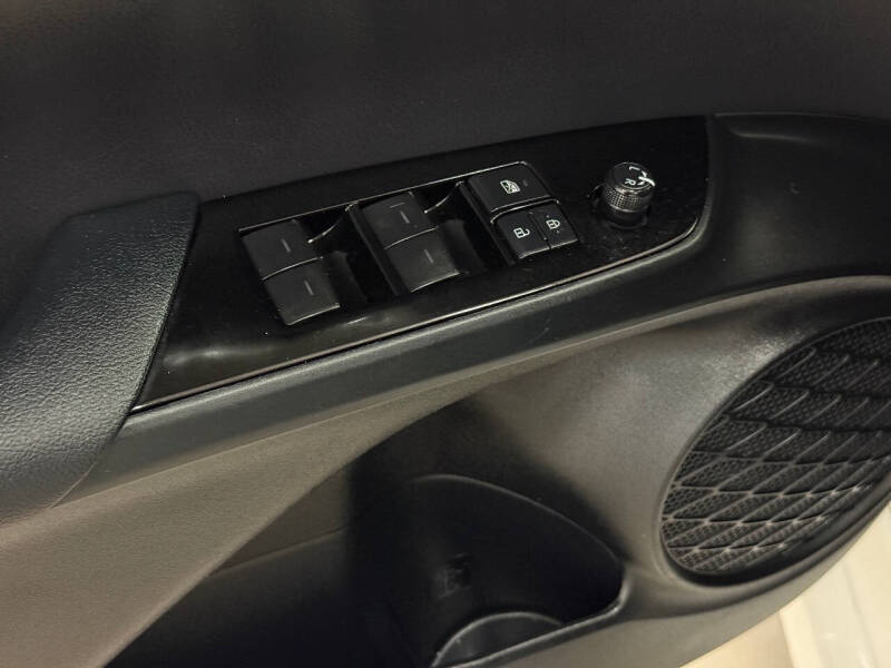 2019 Toyota Prius L Eco