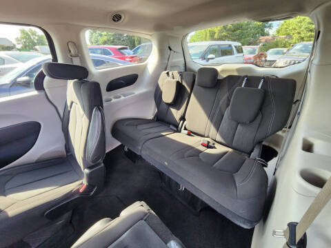 2022 Chrysler Voyager LX