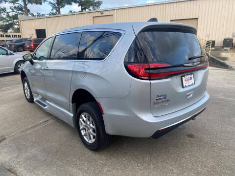2024 Chrysler Pacifica Touring L