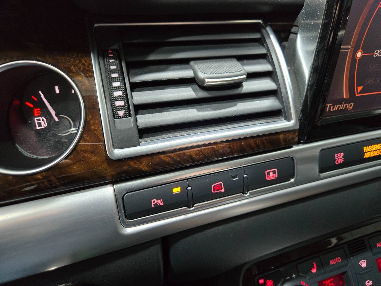 2008 Audi S8 82