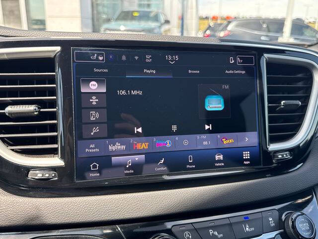 2025 Chrysler Pacifica Select