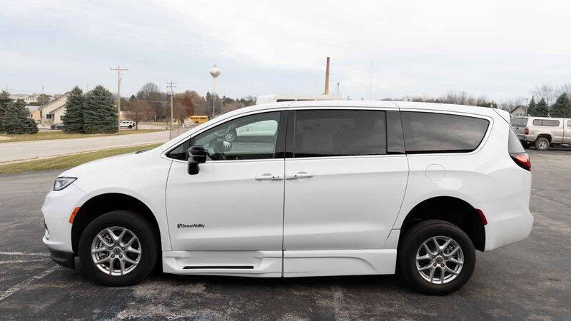 2024 Chrysler Pacifica Touring L