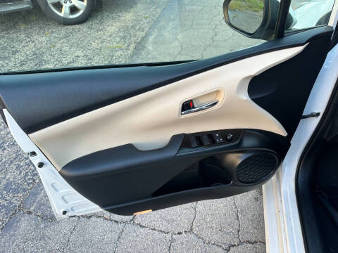 2021 Toyota Prius LE