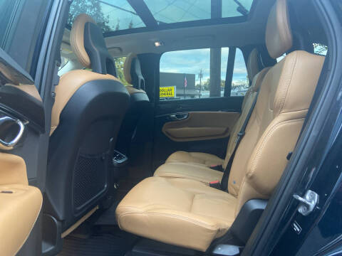 2016 Volvo XC90 T6 Momentum