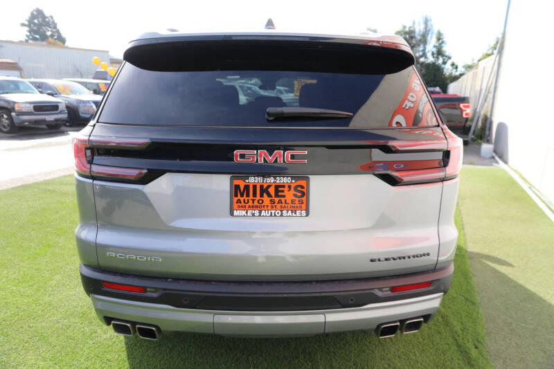 2025 GMC Acadia Elevation