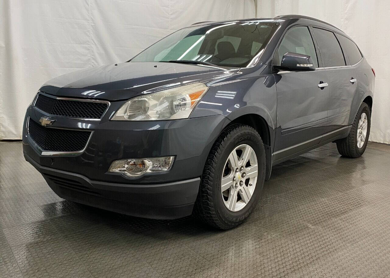 2010 Chevrolet Traverse LT AWD 4dr SUV w/1LT - Gray exterior view 4