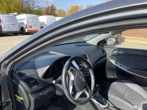 2013 Hyundai Accent SE