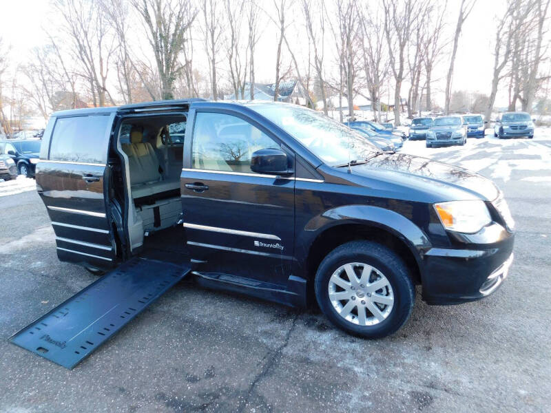 2015 Chrysler Town & Country Touring's photo