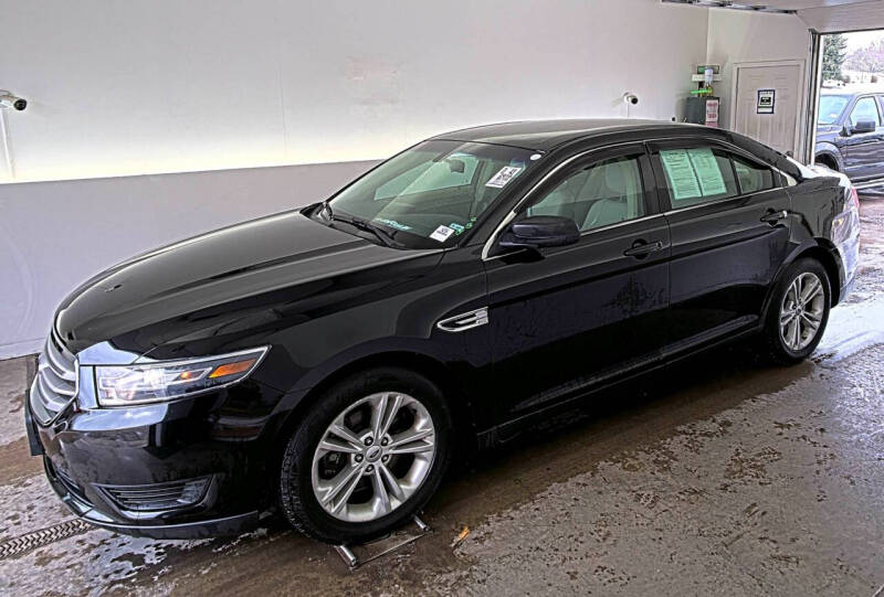 2016 Ford Taurus SE's photo