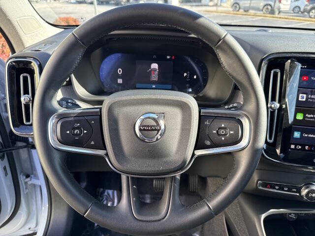2025 Volvo XC40 B5 Core Bright Theme