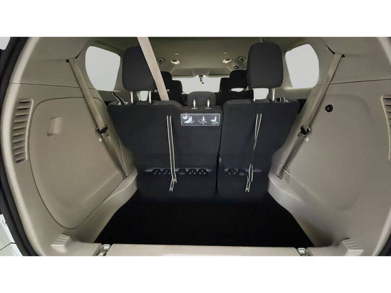 2020 Chrysler Voyager LX