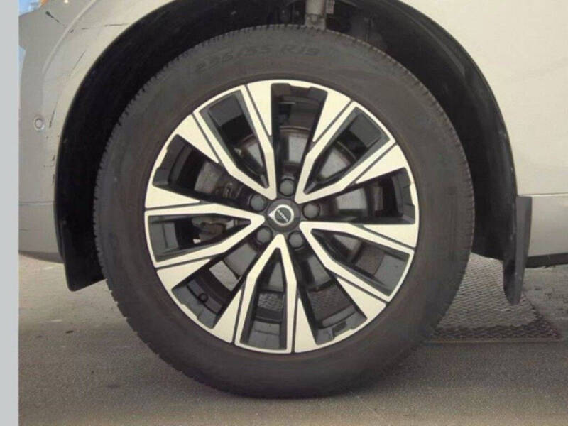 2023 Volvo XC60 B5 Plus Dark Theme