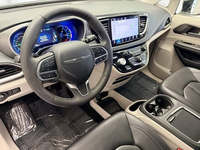 2024 Chrysler Pacifica Plug-In Hybrid Select