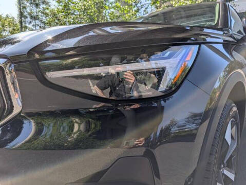 2025 Volvo XC40 B5 Plus Bright Theme