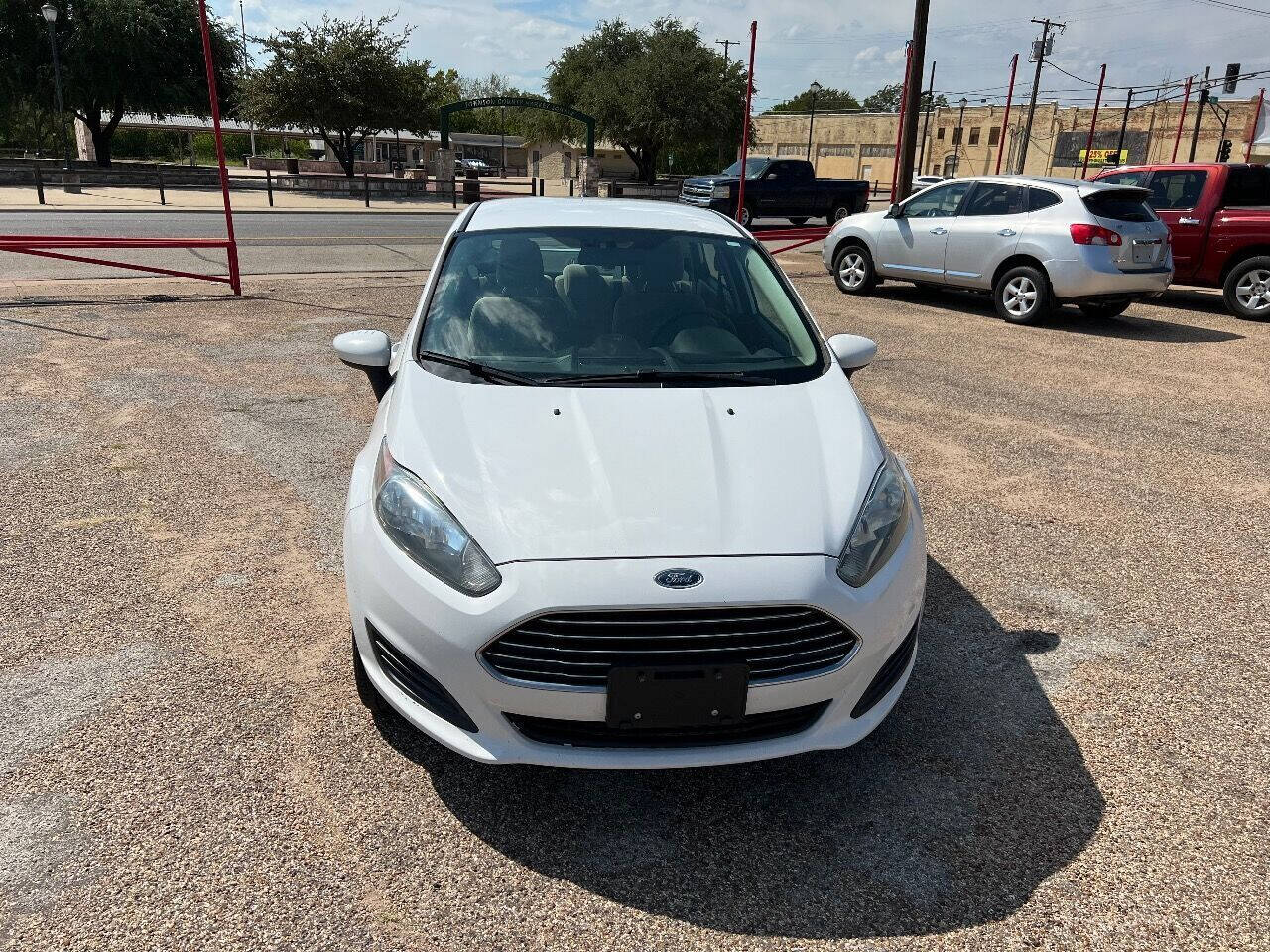White 2017 Ford Fiesta SE SE 4dr Sedan 2