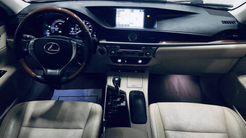2015 Lexus ES 300h