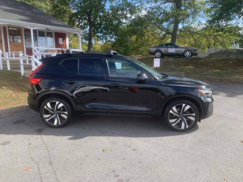 2023 Volvo XC40 B5 Plus Dark Theme