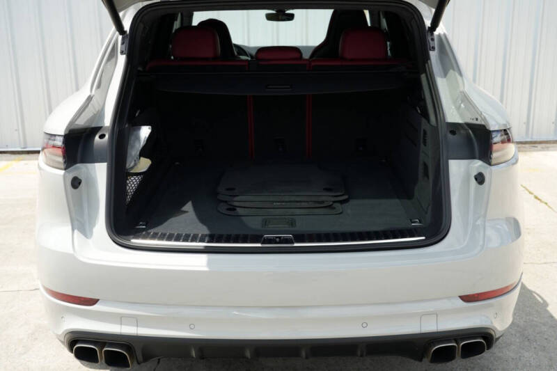 2022 Porsche Cayenne Turbo S E-Hybrid