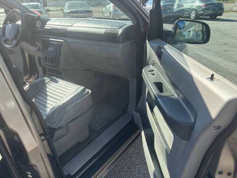 2005 Ford Freestar SE