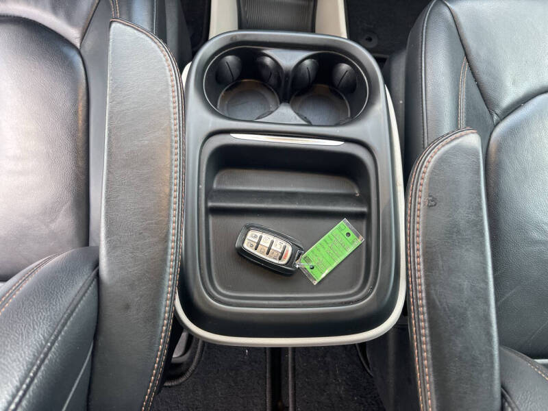 2017 Chrysler Pacifica Touring-L