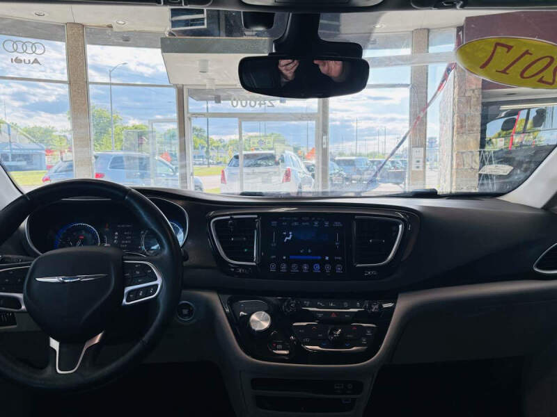 2017 Chrysler Pacifica Touring-L Plus