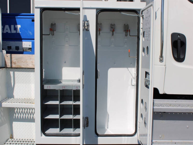 2019 Freightliner M2 106