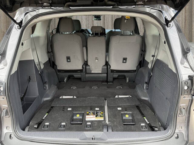 2024 Toyota Sienna LE 8-Passenger