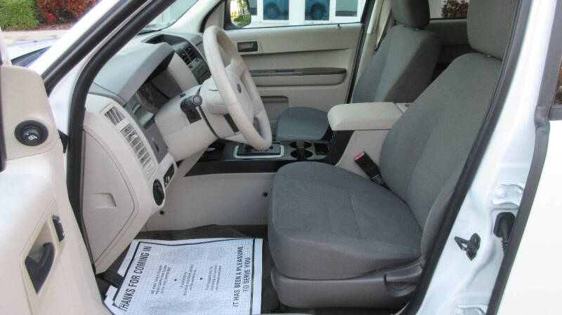 2011 Ford Escape XLS photo 9