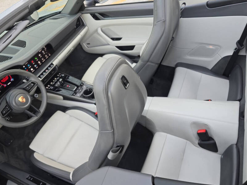 2025 Porsche 911 Carrera