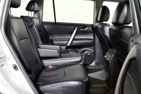 2011 Toyota Highlander SE