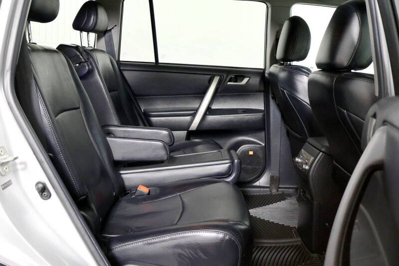 2011 Toyota Highlander SE