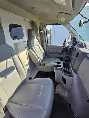 2014 Ford E-Series E-350 SD