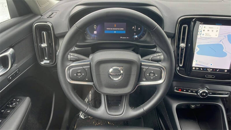 2025 Volvo XC40 B5 Plus Bright Theme