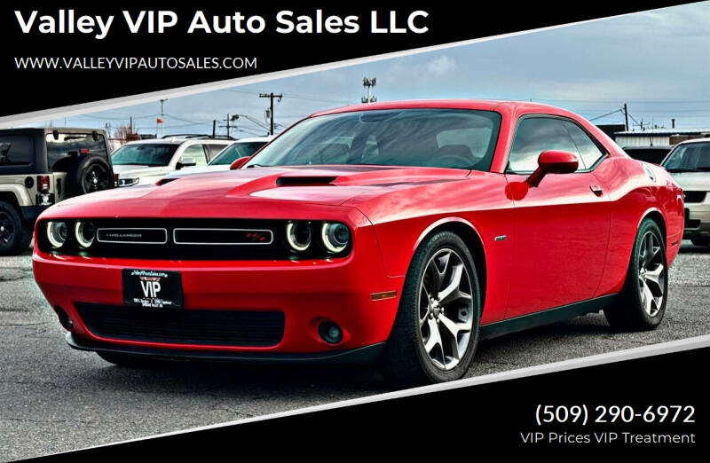 2015 Dodge Challenger R/T's photo