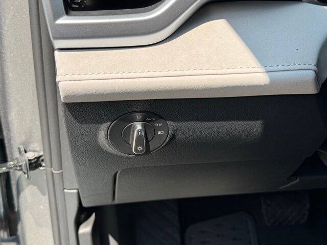 2025 Volkswagen Taos SE 4Motion