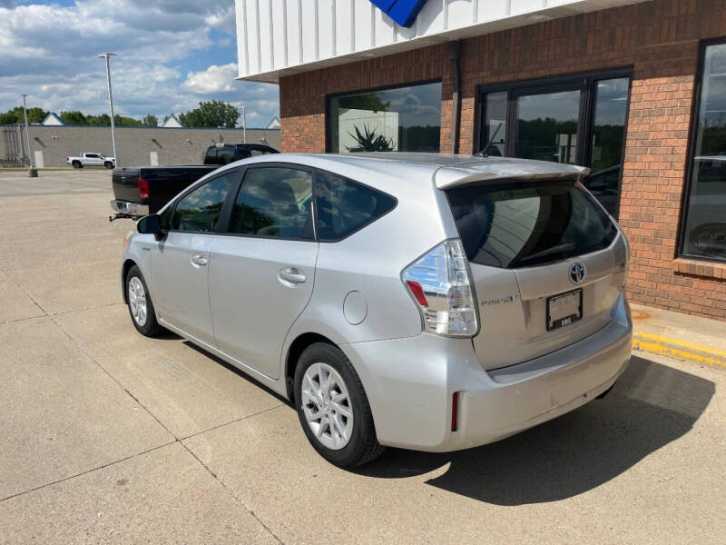 2012 Toyota Prius v Two