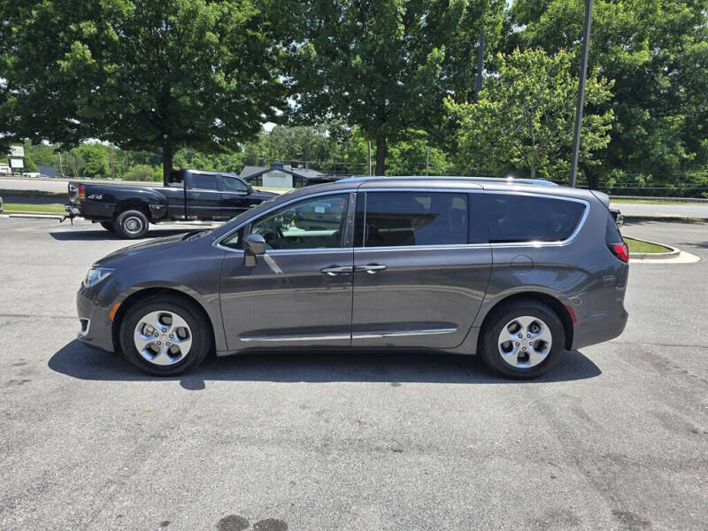 2017 Chrysler Pacifica Touring-L Plus