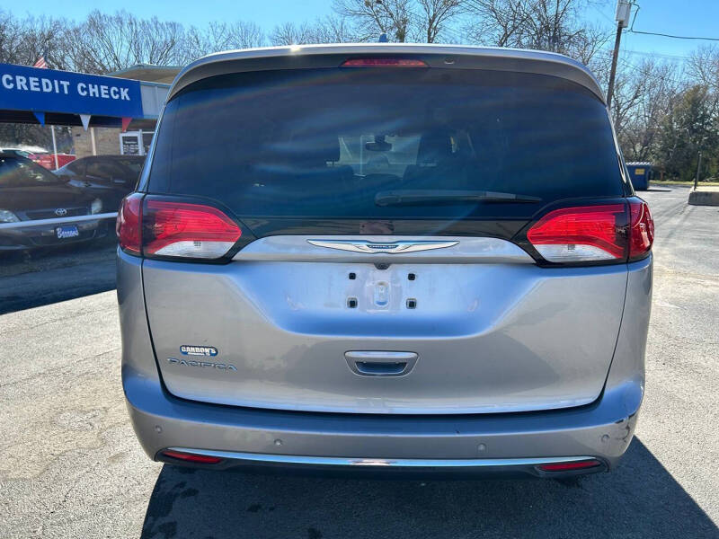 2017 Chrysler Pacifica Touring-L Plus