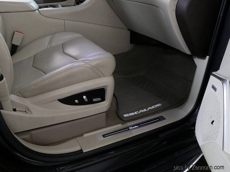 2017 Cadillac Escalade ESV Luxury