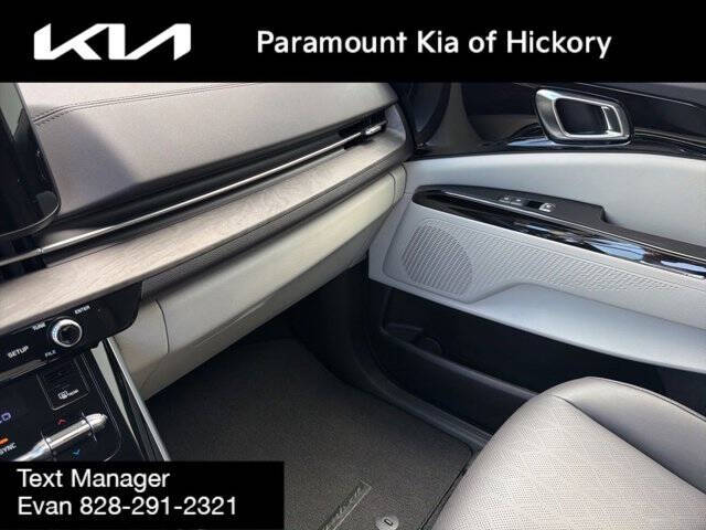 2024 Kia Carnival EX