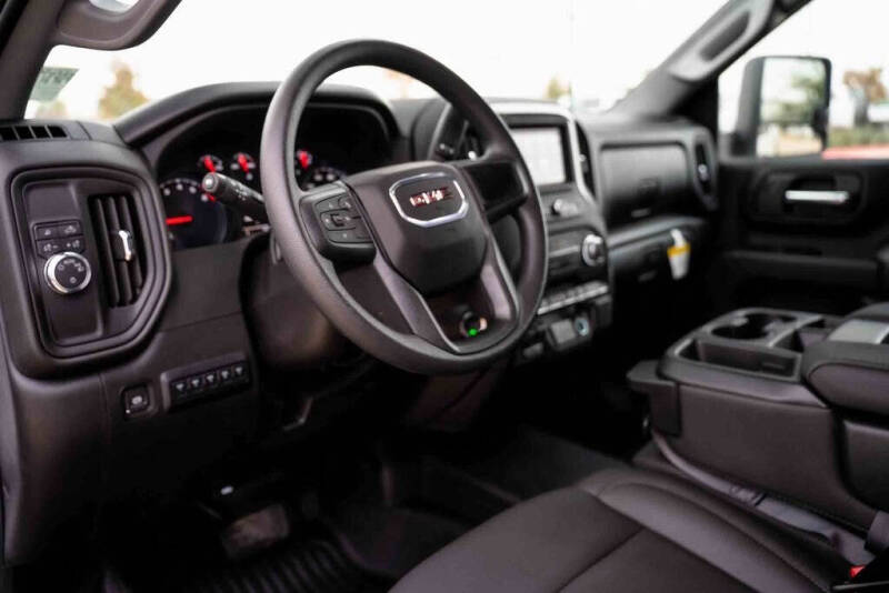 2025 GMC Sierra 2500HD Pro