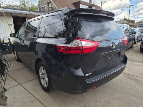 2017 Toyota Sienna LE 8-Passenger