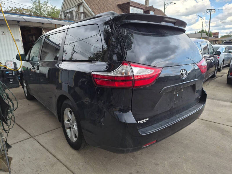 2017 Toyota Sienna LE 8-Passenger
