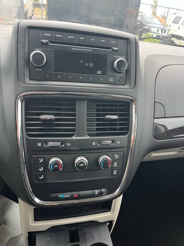 2013 Dodge Grand Caravan American Value Package