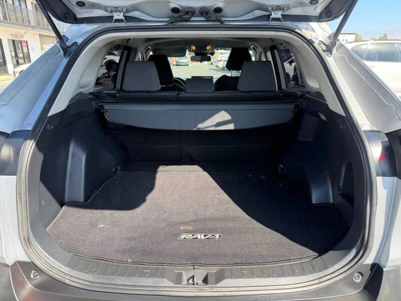 2020 Toyota RAV4 XLE