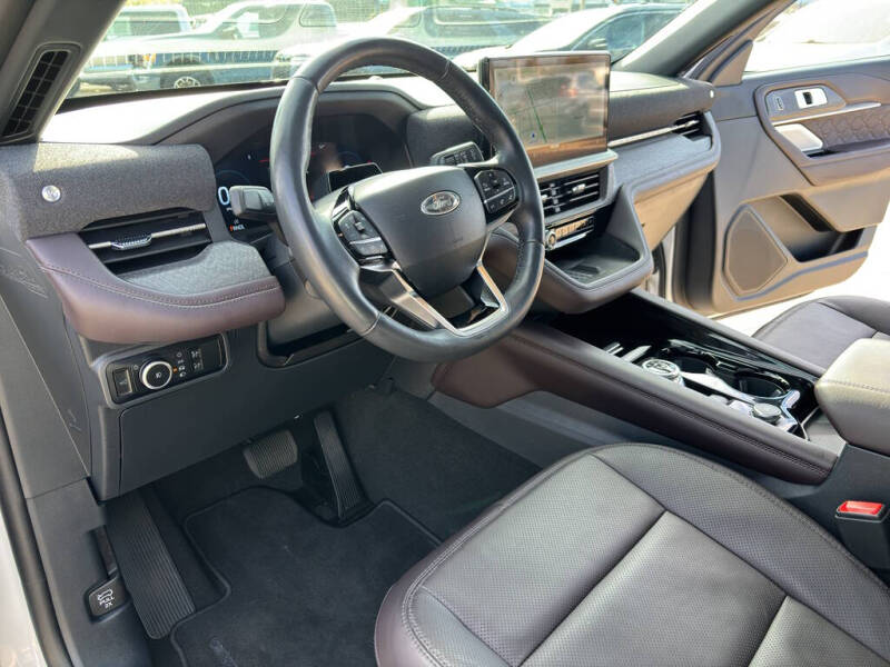 2025 Ford Explorer Platinum