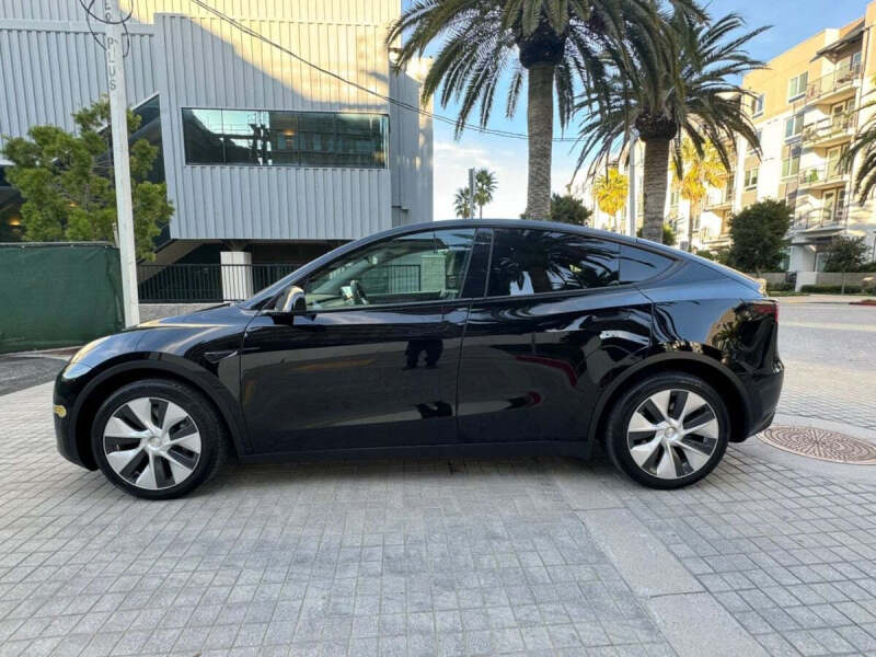 2025 Tesla Model Y Long Range