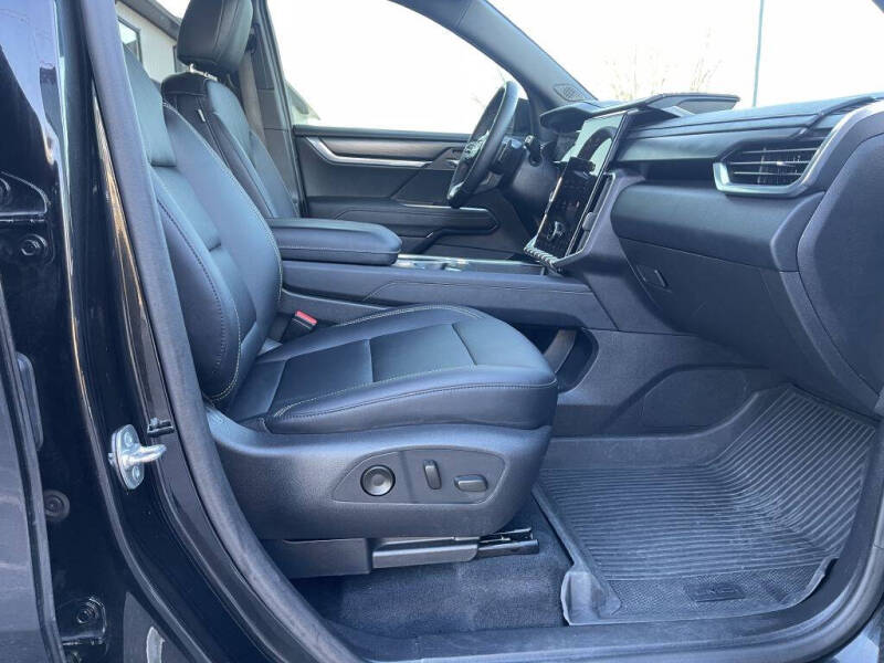 2024 GMC Acadia Elevation