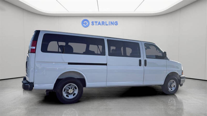 2025 Chevrolet Express LT 3500