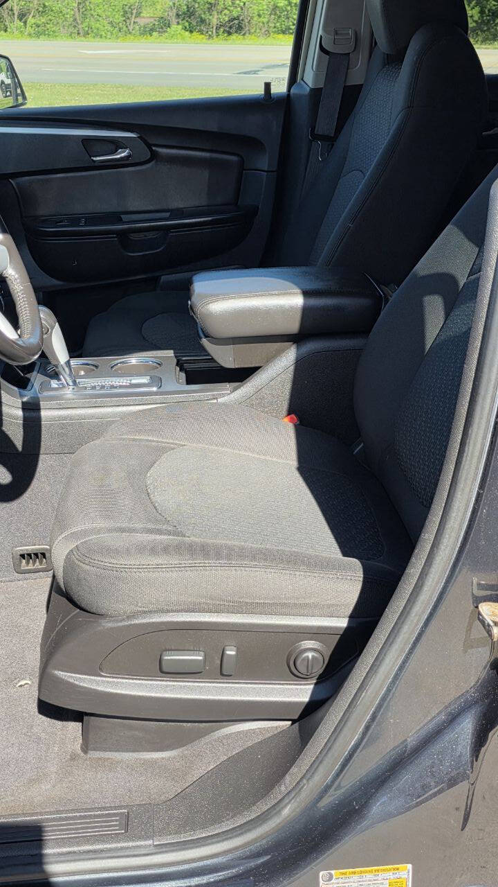 Gray 2009 Chevrolet Traverse LT LT 4dr SUV w/2LT 35
